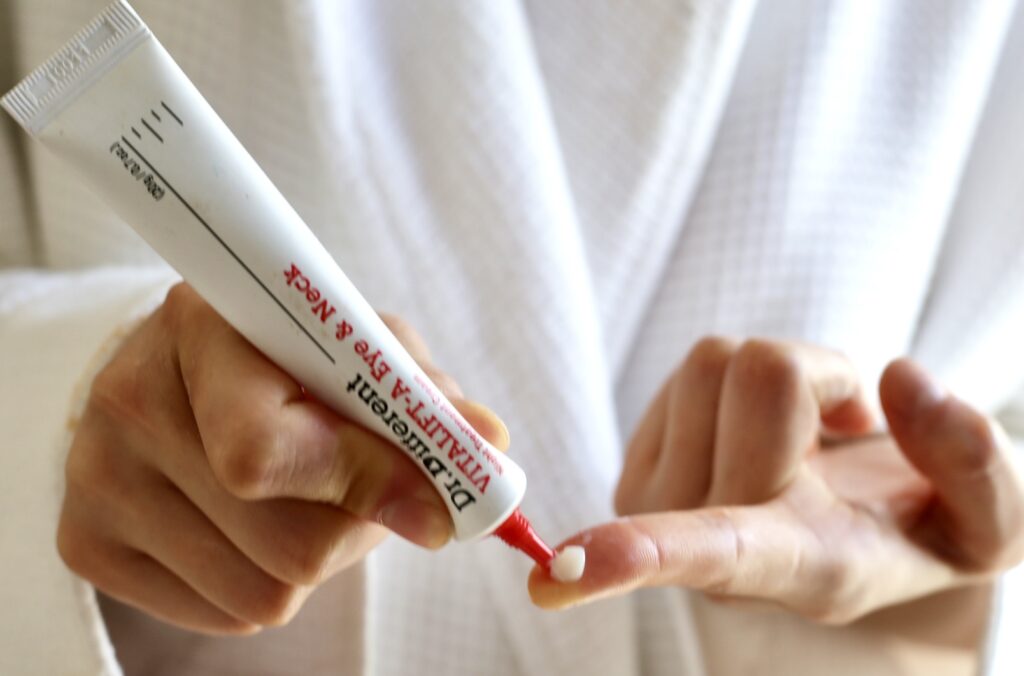 dr different eye cream vitalift